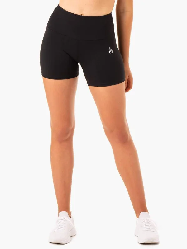 STAPLES SCRUNCH BUM MID LENGTH SHORTS - BLACK